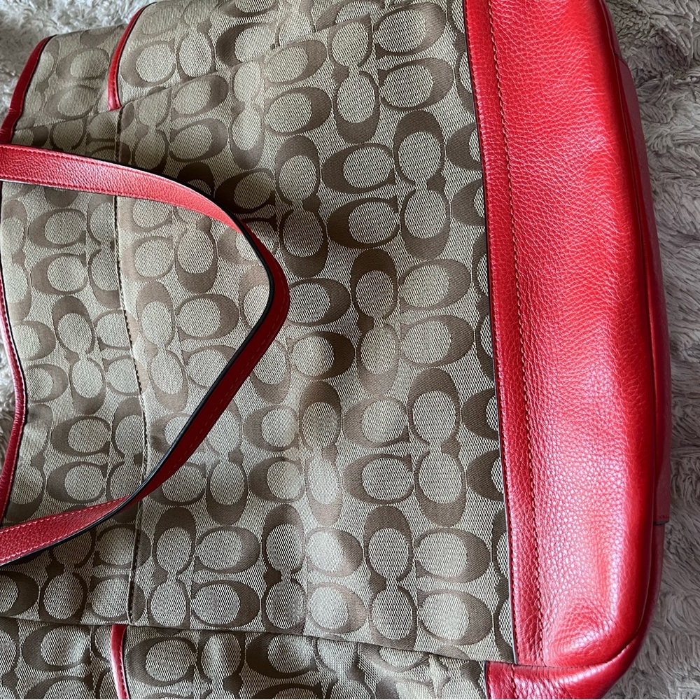 Hermosa bolsa Coach roja /café Solo Una vez usada - Picture 3 of 9